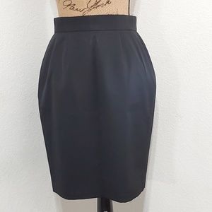 Tahari Black 100% wool skirt size 8 business travel office church